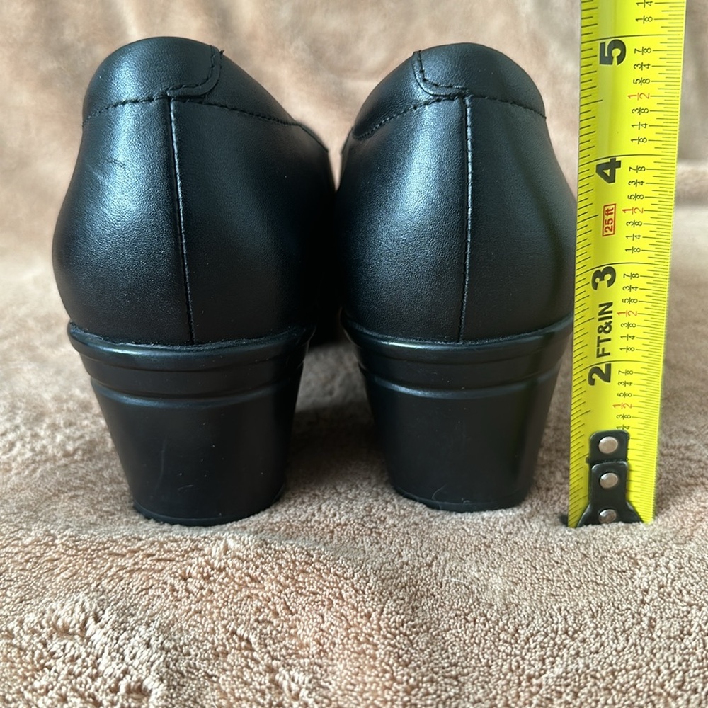 Like NEW Clarks Heels Sz 9M - Picture 5 of 6
